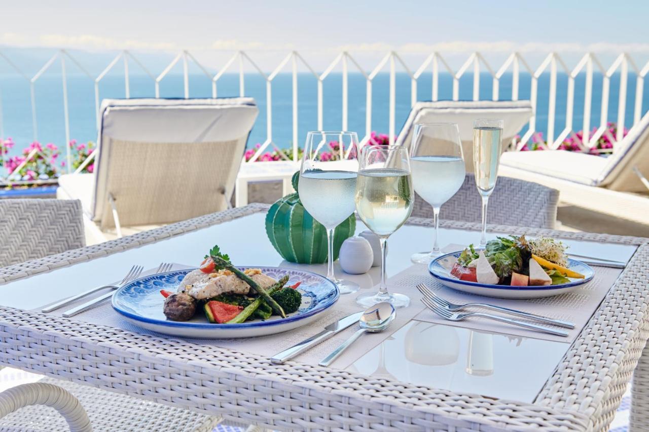 Hotel Luxury Patio Azul (Adults Only) Puerto Vallarta Zewnętrze zdjęcie A typical Mediterranean lunch